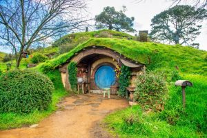 Read more about the article Discovering the Magic of Middle-earth: A Journey Through The Hobbit and Lord of the Rings Series