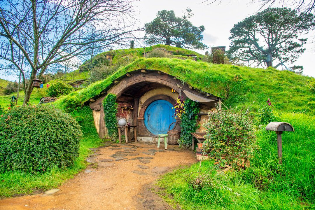 Discovering the Magic of Middle-earth: A Journey Through The Hobbit and Lord of the Rings Series