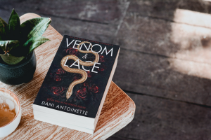 Read more about the article Review of Venom and Lace by Dani Antoinette